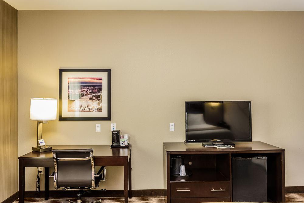 Holiday Inn Express & Suites Cheektowaga North East By Ihg מראה חיצוני תמונה
