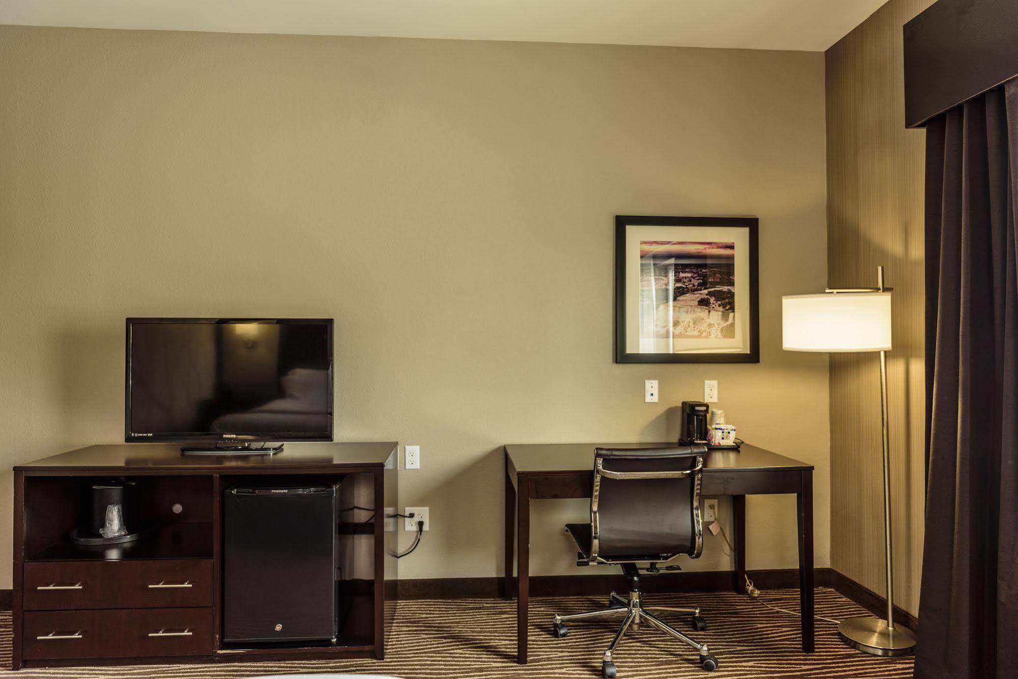 Holiday Inn Express & Suites Cheektowaga North East By Ihg מראה חיצוני תמונה